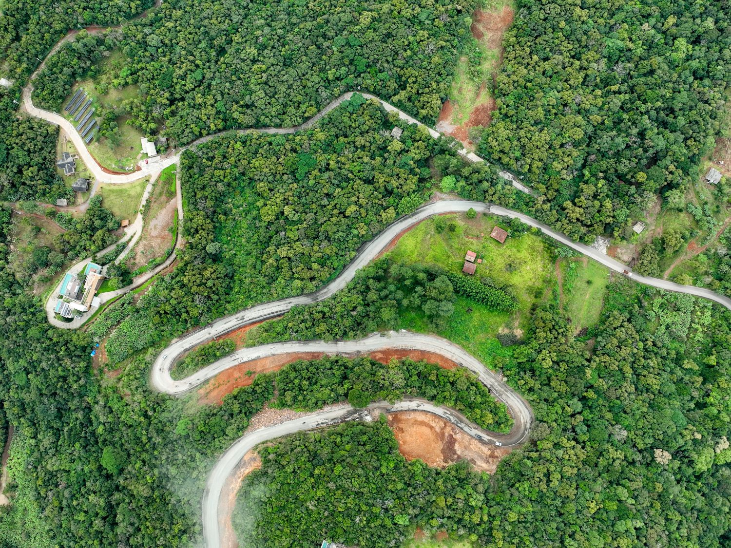 SC-290 entre Praia Grande e a Serra do Faxinal ganha pista de concreto