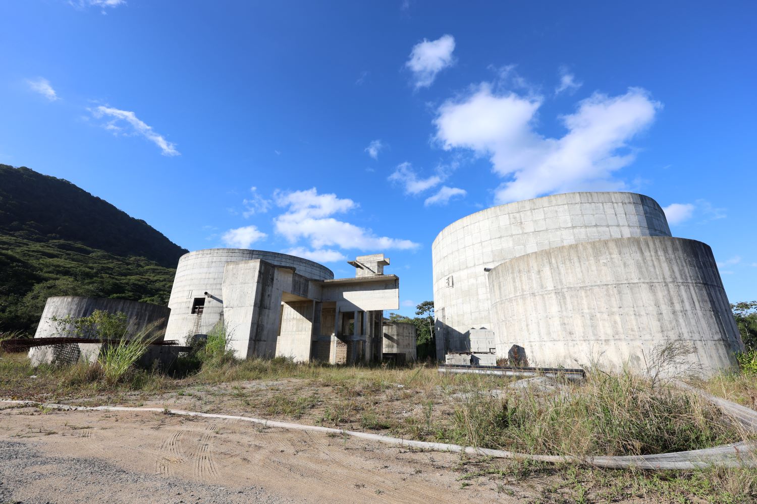 Entraves judiciais impossibilitam conclusão da obra da Estação de Tratamento de Esgoto do Rio Tavares