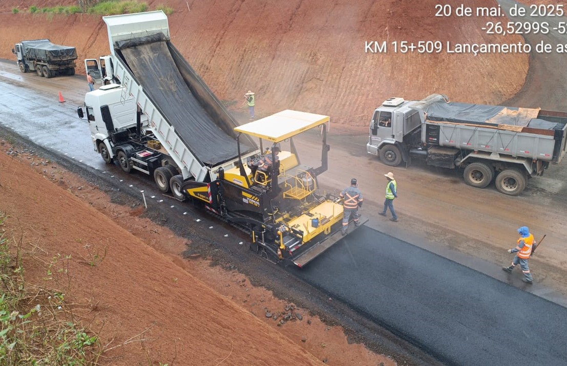 Estrada Boa: obra de pavimentação asfáltica da SC-156 no Extremo Oeste alcança 40% de execução