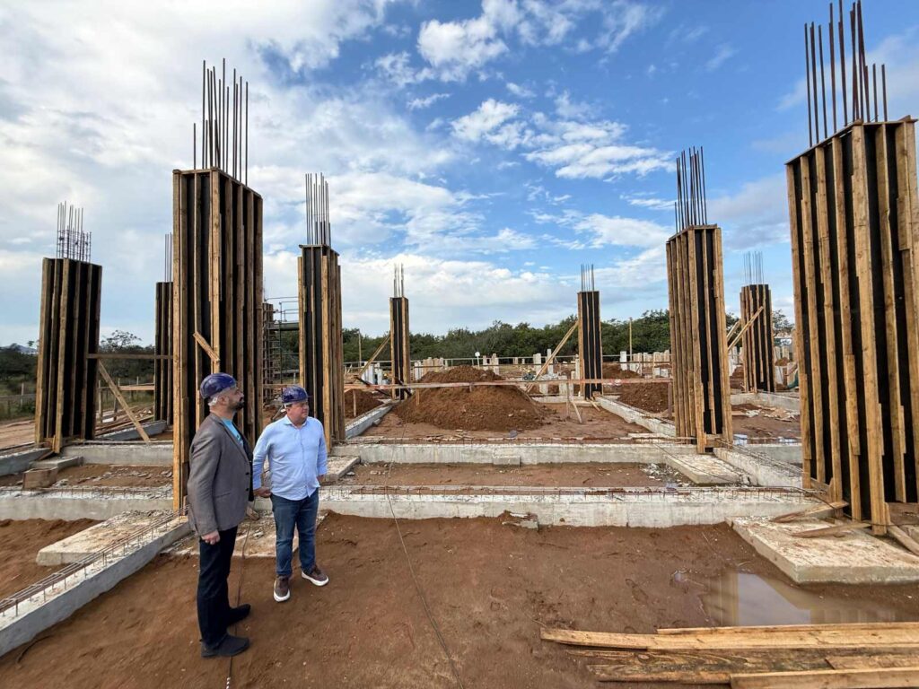 Saúde em Obras: Construção do Hospital Regional de Palhoça avança e recebe visita do secretário da Saúde