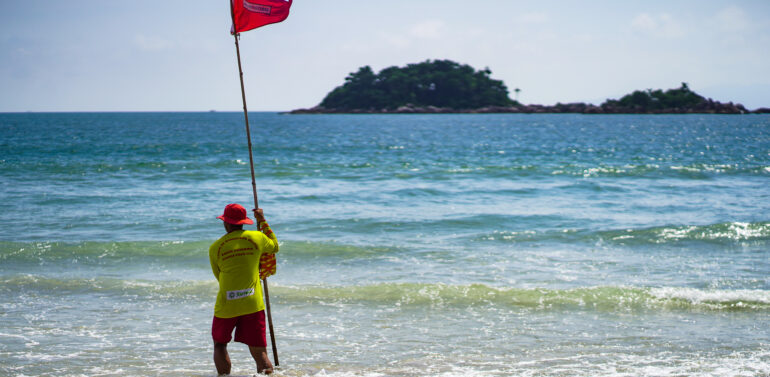 Homem morre afogado em praia do Litoral Norte de SC