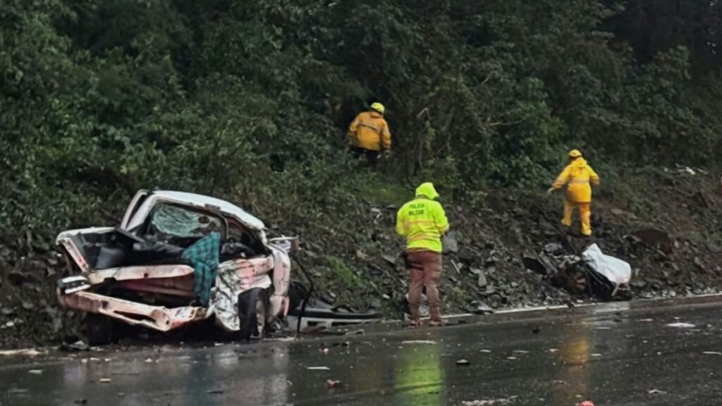 Acidente grave entre caminhão e caminhonete mata duas pessoas no Oeste de SC