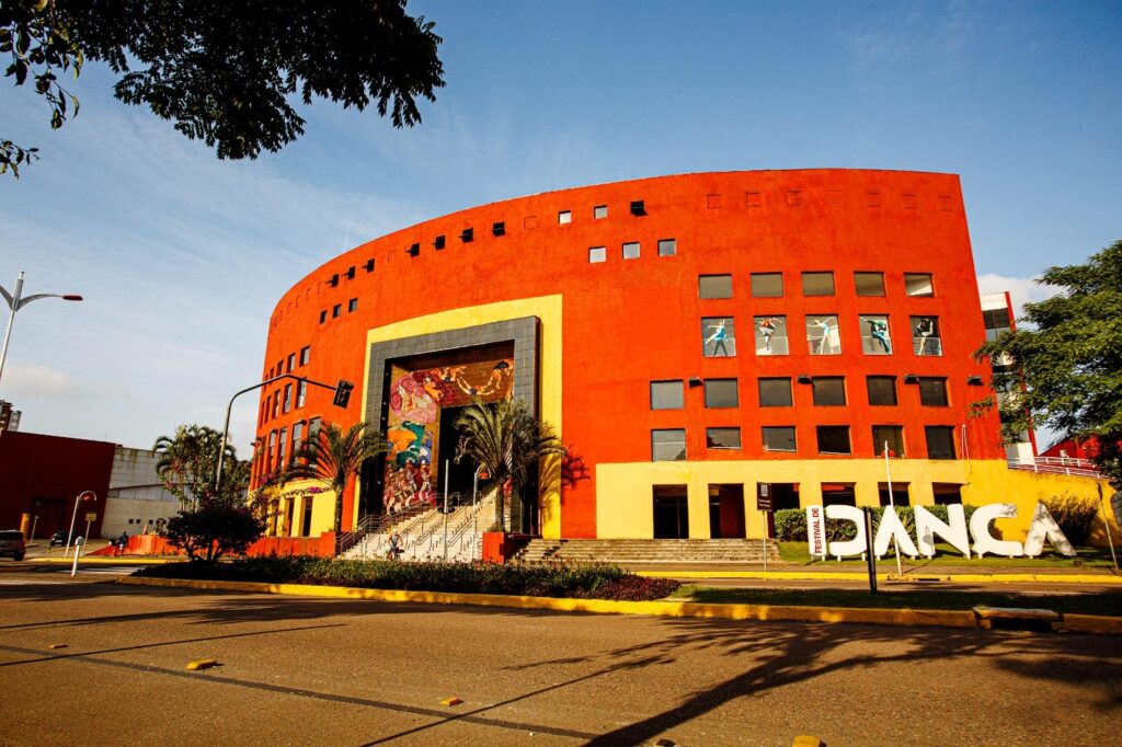 42ª edição do Festival de Dança de Joinville traz clássicos como “O Lago dos Cisnes” e atrações interativas
