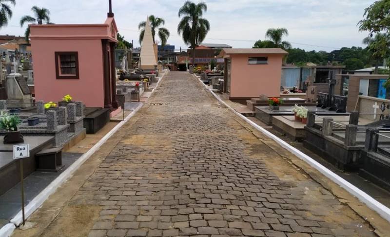 Homem é flagrado pulando muro de cemitério em Canoinhas com ferramentas de furtos