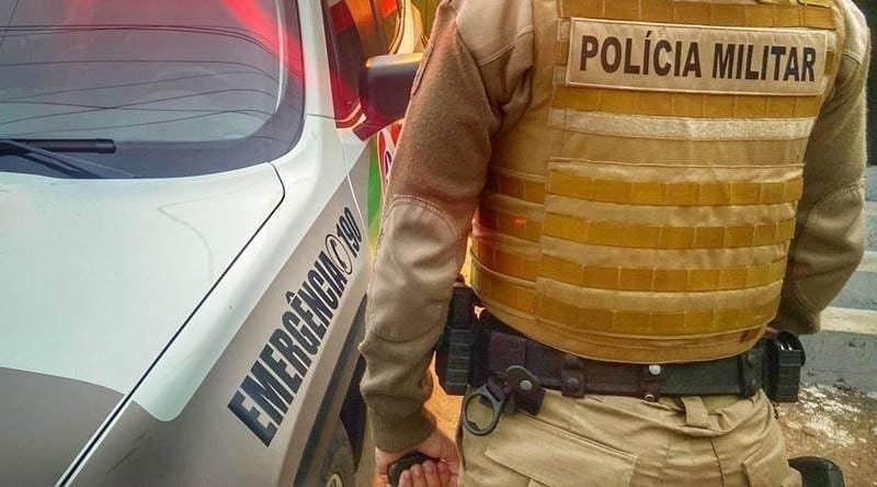 Homem é preso após causar confusão e desacatar policiais no centro de Canoinhas
