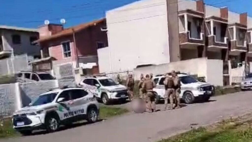 Assalto a farmácia termina com dois suspeitos presos no sul de SC