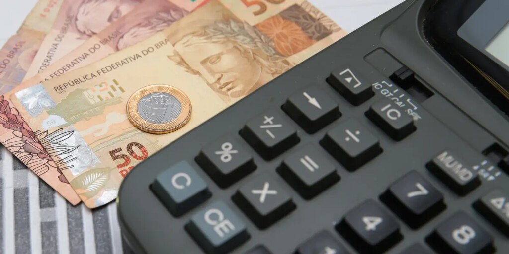 Receita Federal libera maior lote de restituição da história; veja quem recebe e como consultar