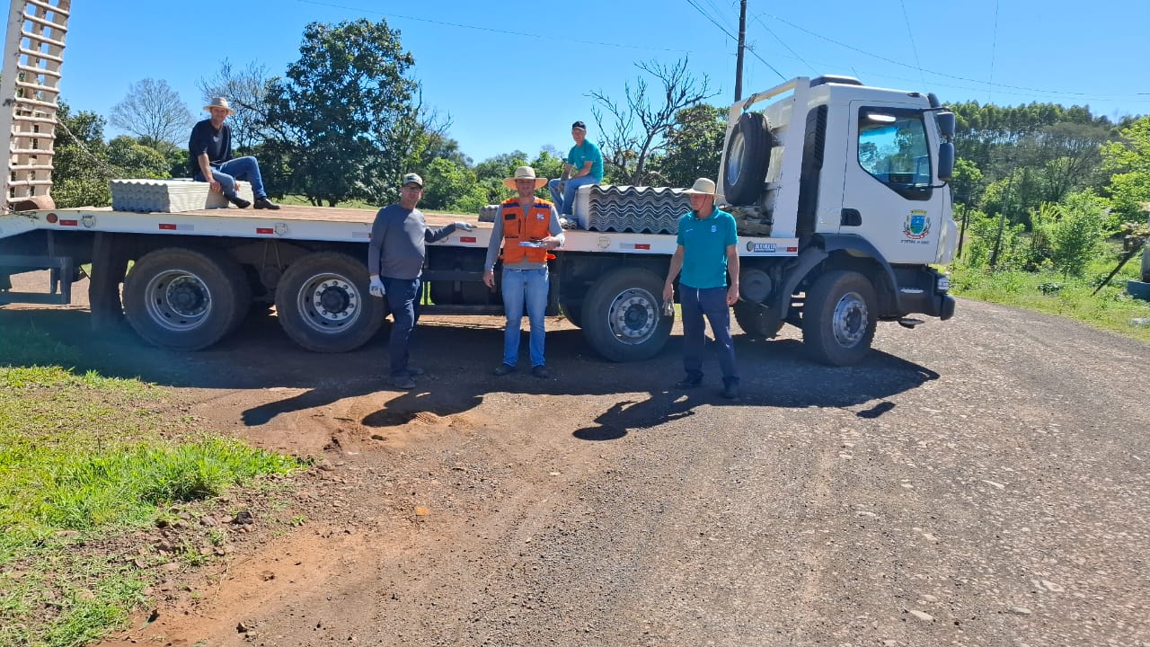 Defesa Civil entrega telhas e outros itens de ajuda humanitária em cidades atingidas pelos temporais