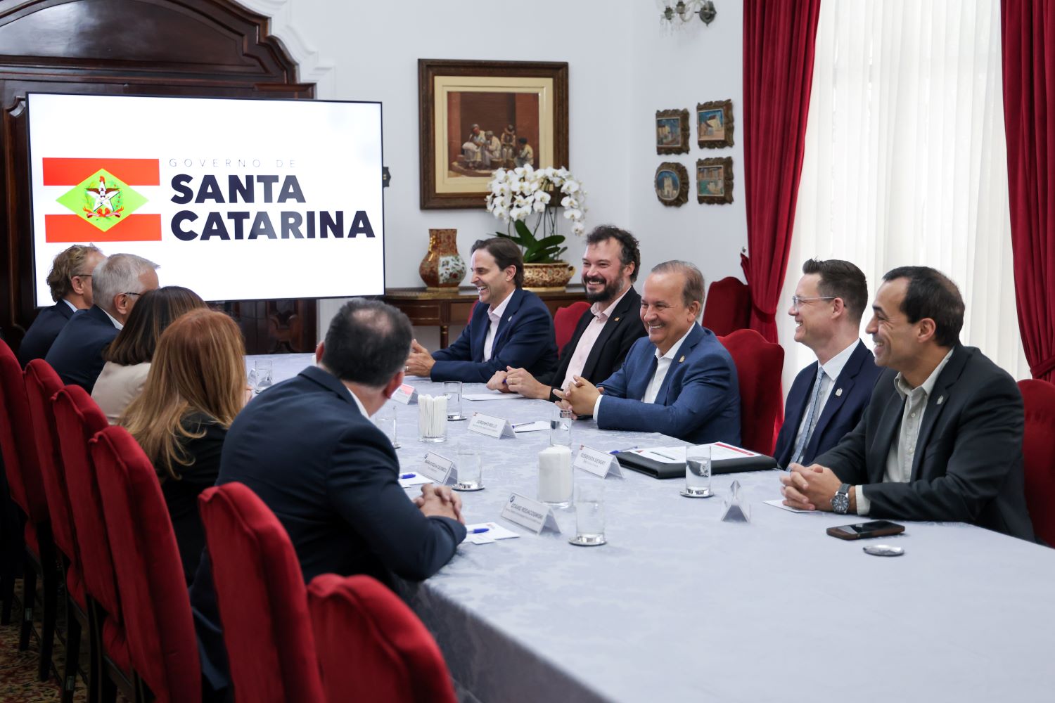 Governador Jorginho Mello se reúne com representantes da BMW em Florianópolis