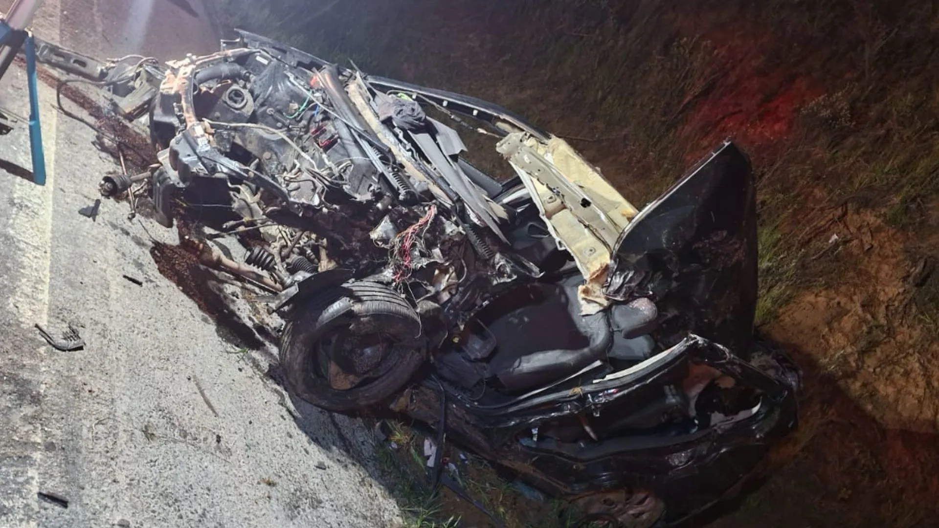 Dois homens morrem e carro fica ‘irreconhecível’ após acidente na BR-282 na Serra de SC
