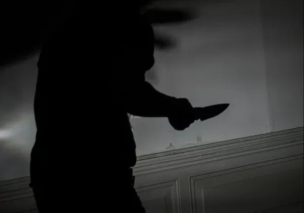 Homem é preso após ameaçar companheira com faca em SC