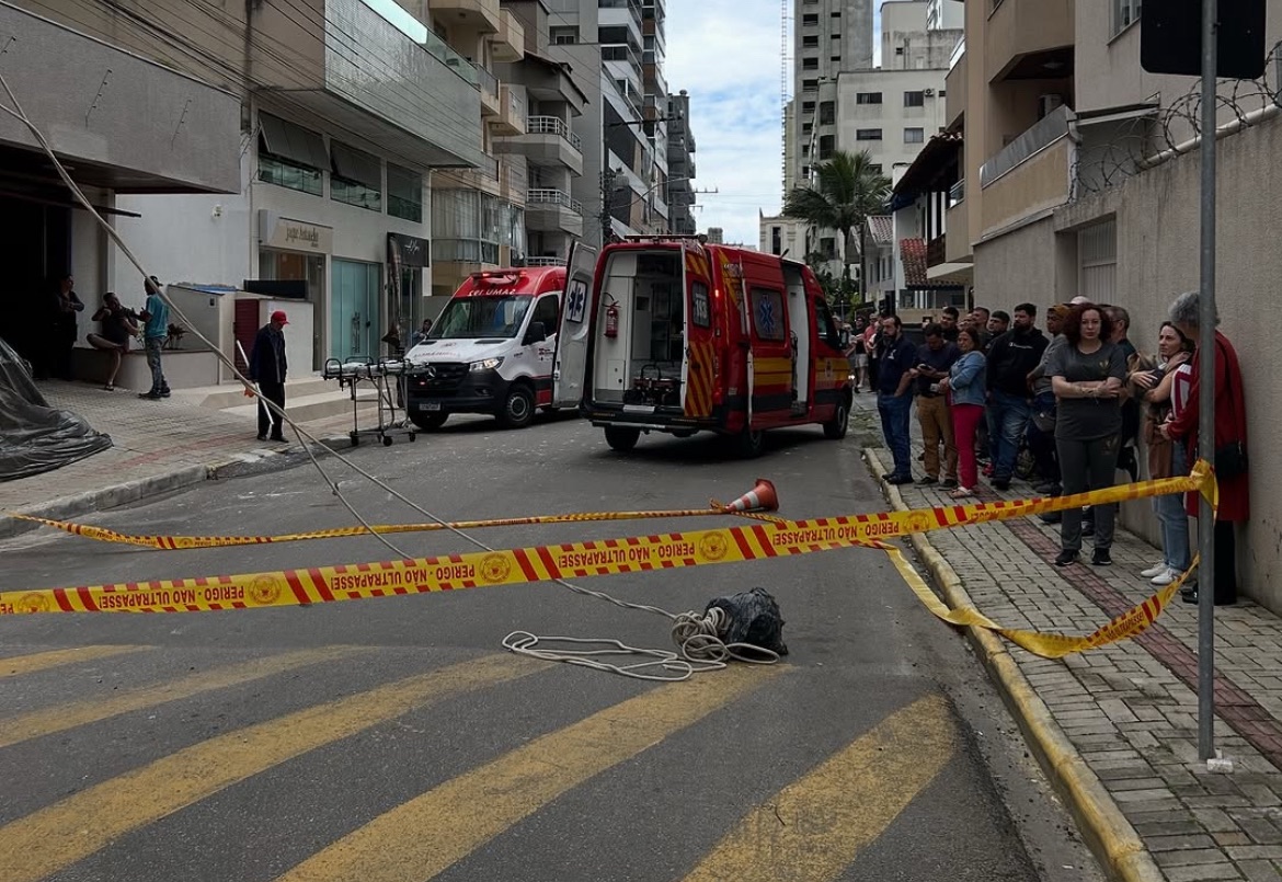 Trabalhador cai de prédio em obras e é resgatado com vida em Itapema