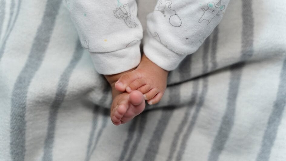 Casal é preso suspeito de vender bebê de cinco meses por R$ 15 mil e entregá-lo no Paraguai