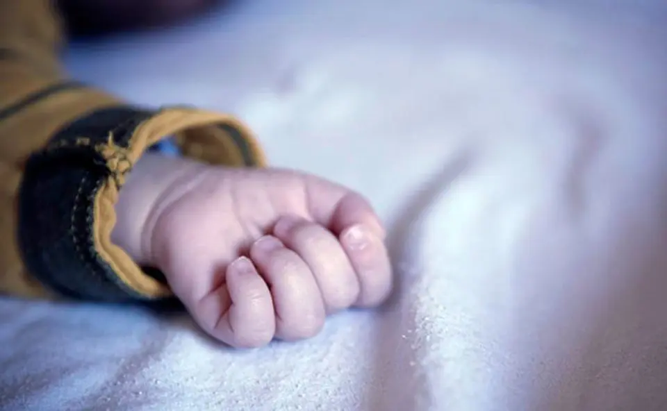 Padrinhos são presos após morte de bebê de 4 meses sob seus cuidados no Paraná