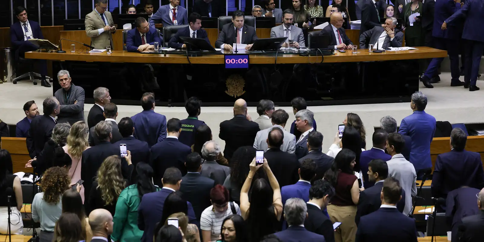 Congresso derruba 52 vetos ao PL do licenciamento ambiental