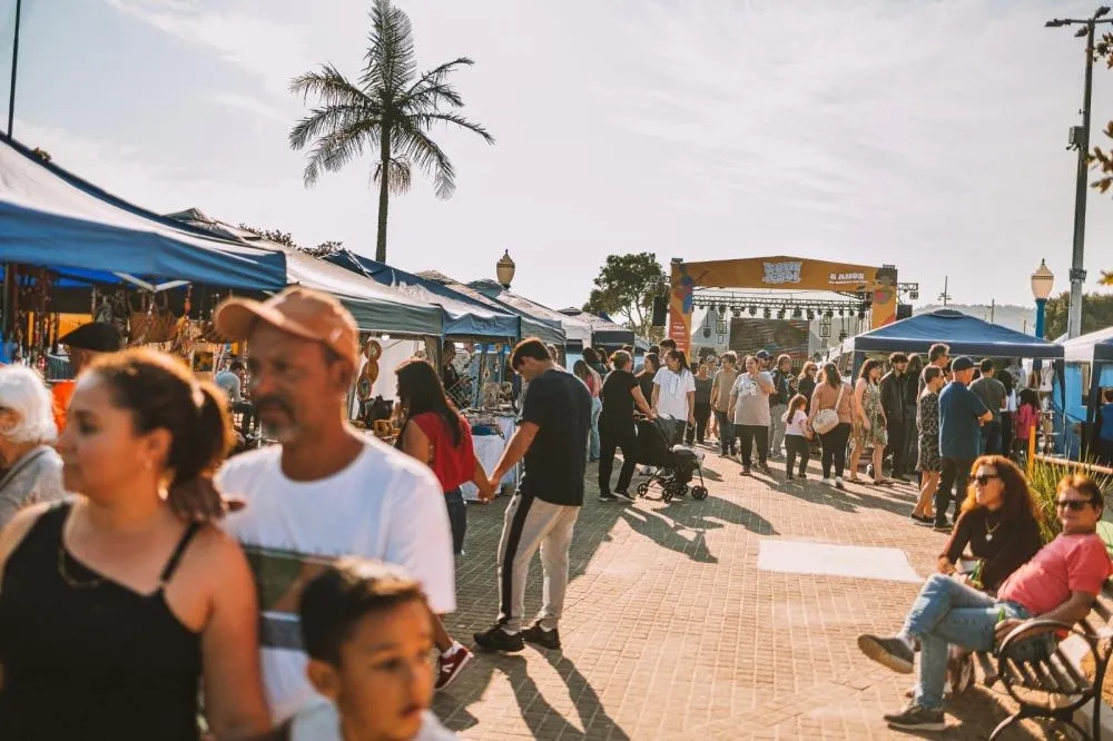Som & Sol estreia em São José com música, arte e boas vibrações na Praça Hercílio Luz