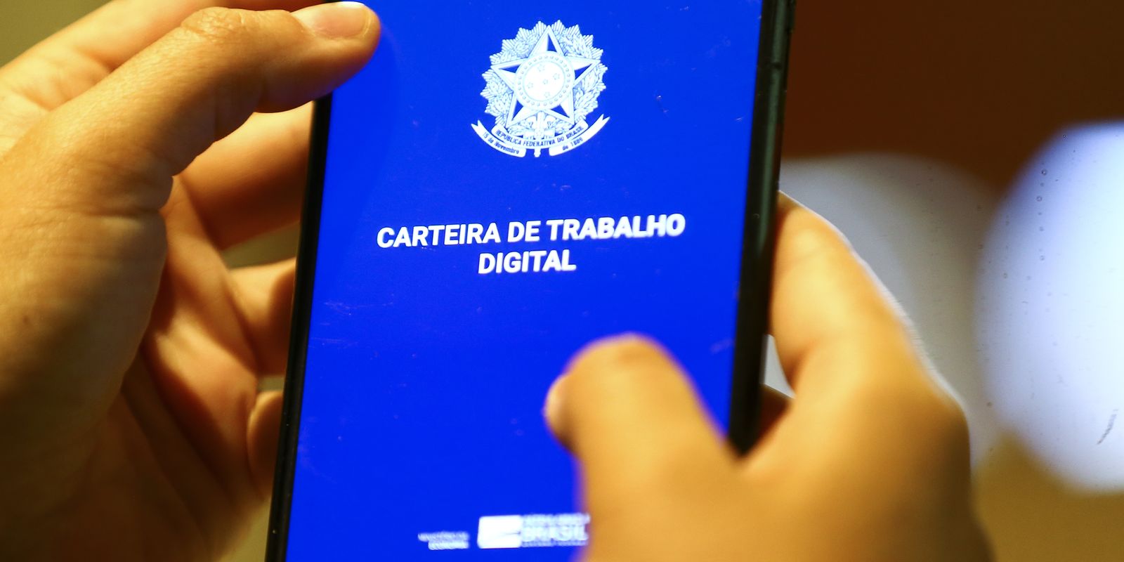 Taxa de desemprego cai para 5,4%, a menor desde 2012