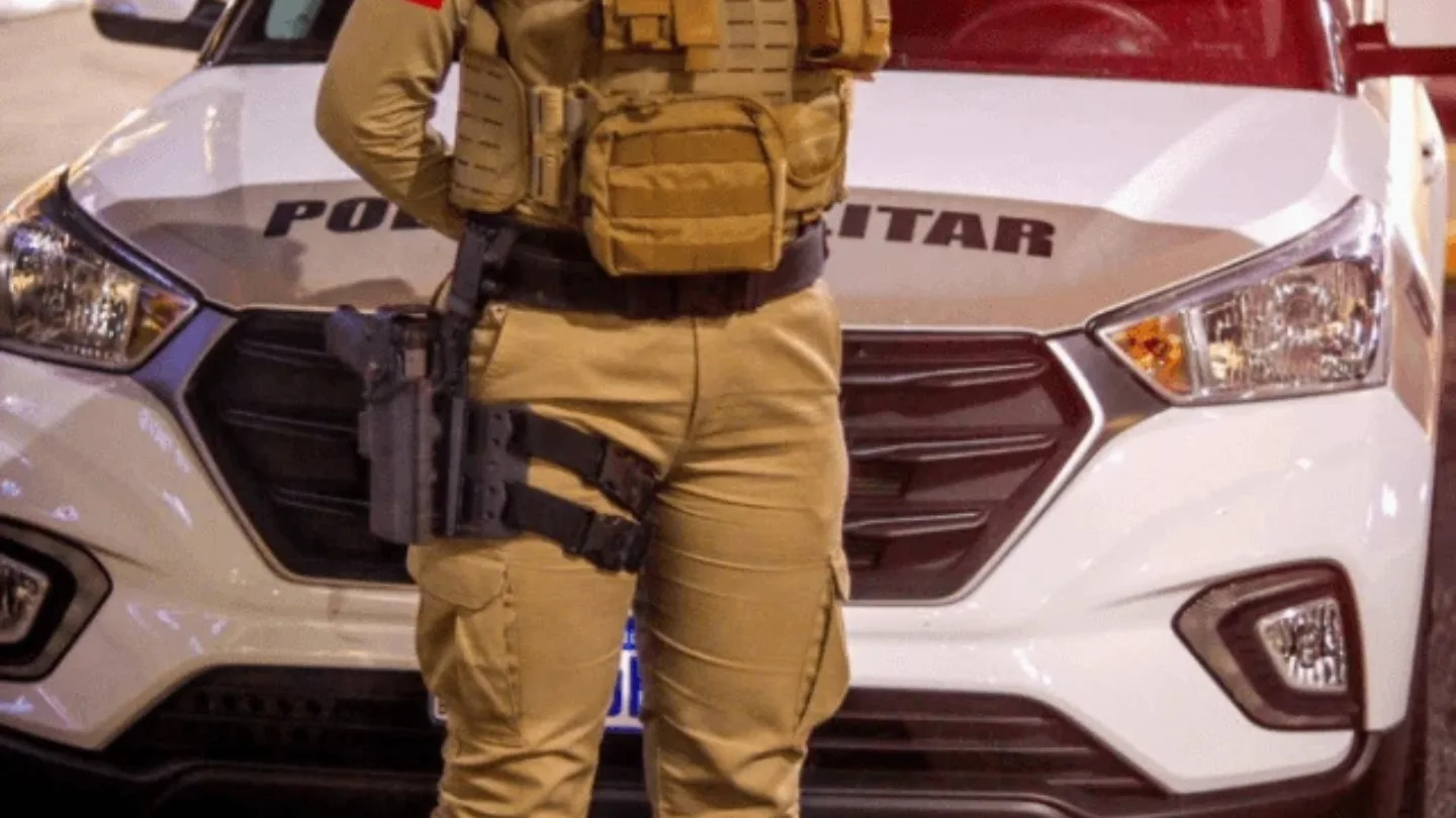 Policial de folga impede feminicídio e salva mulher em Camboriú