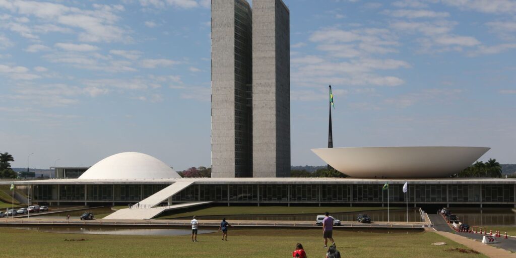 Calendário especial pode acelerar votação da PEC do fim da escala 6×1