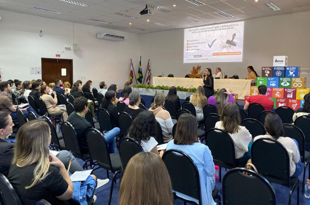 Secretaria de Assistência Social, Mulher e Família realizou mais de mil capacitações em 2025