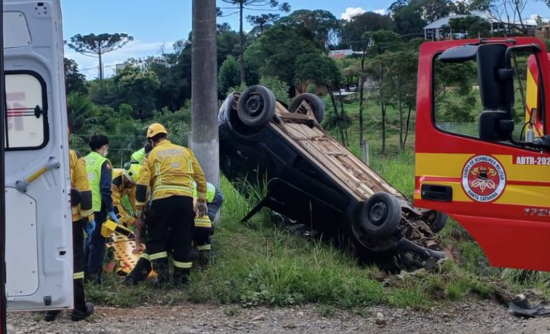 Capotamento em Canoinhas termina com cumprimento de mandado de prisão