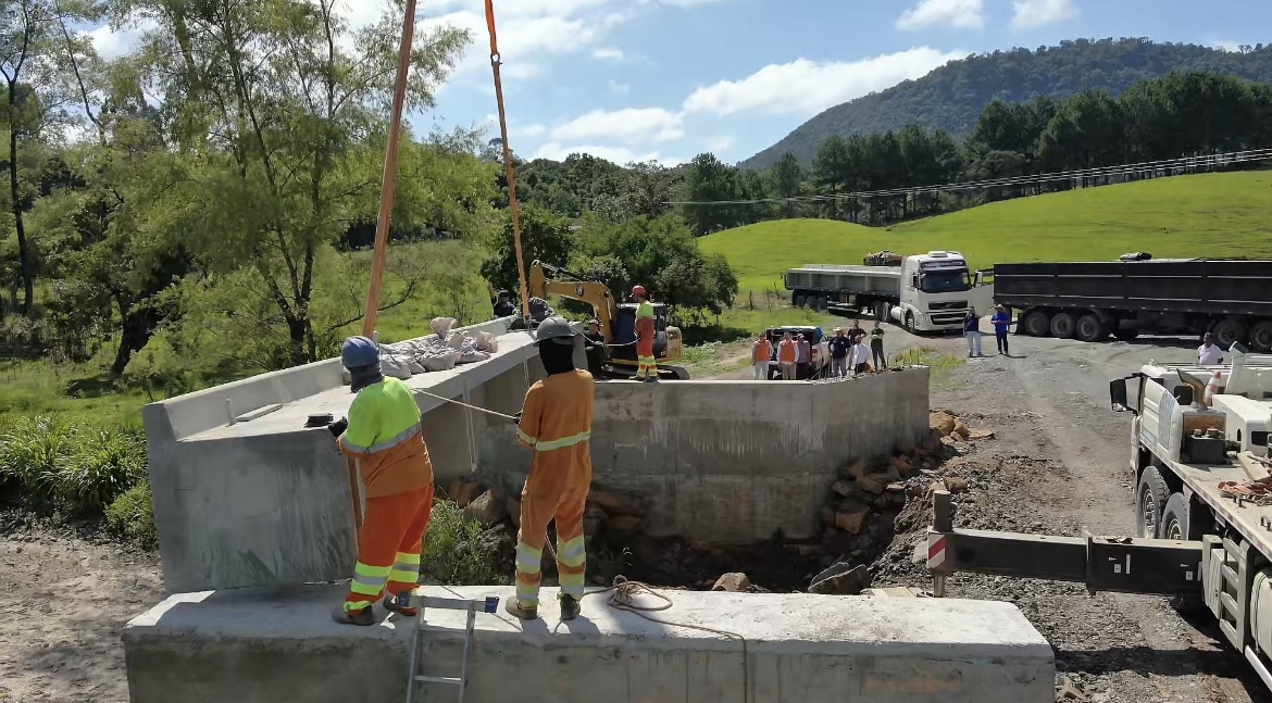 Proteção e Defesa Civil instala kits ponte em Papanduva e Monte Castelo e reforça infraestrutura de mobilidade no Planalto Norte