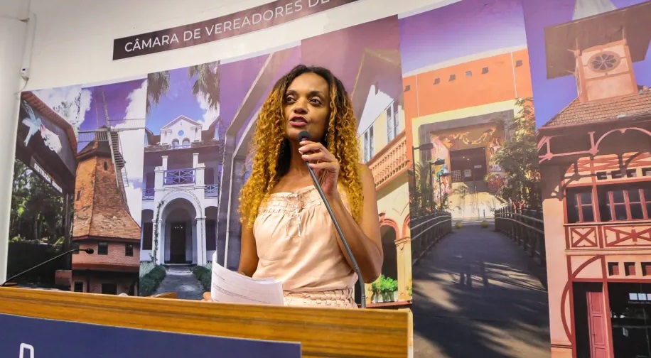 Vereadora de Joinville propõe força-tarefa para garantir ar-condicionado nas escolas antes do início das aulas