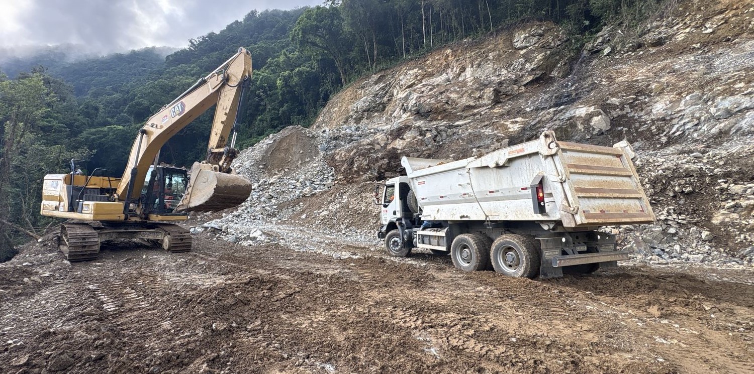 Iniciada pavimentação de área de escape na Serra Dona Francisca