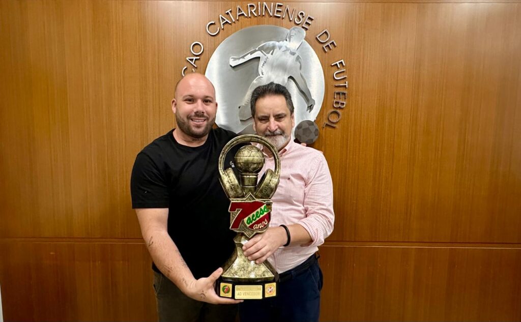 Taça Acesc 70 anos entregue na FCF