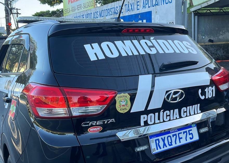 ‘Caiu em cima’, diz esposa após marido morrer com facada no peito em Florianópolis