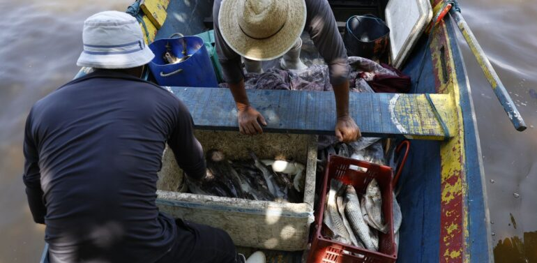 Pescadores beneficiados pelo Seguro-Defeso recebem 6º lote nesta terça