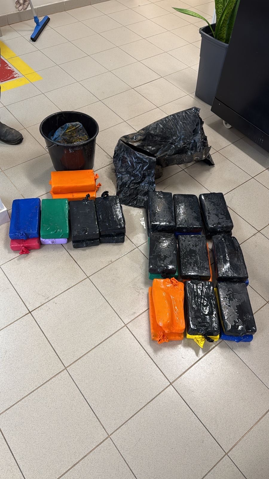 35 kg de cocaína apreendidos em navio no Porto de Itapoá