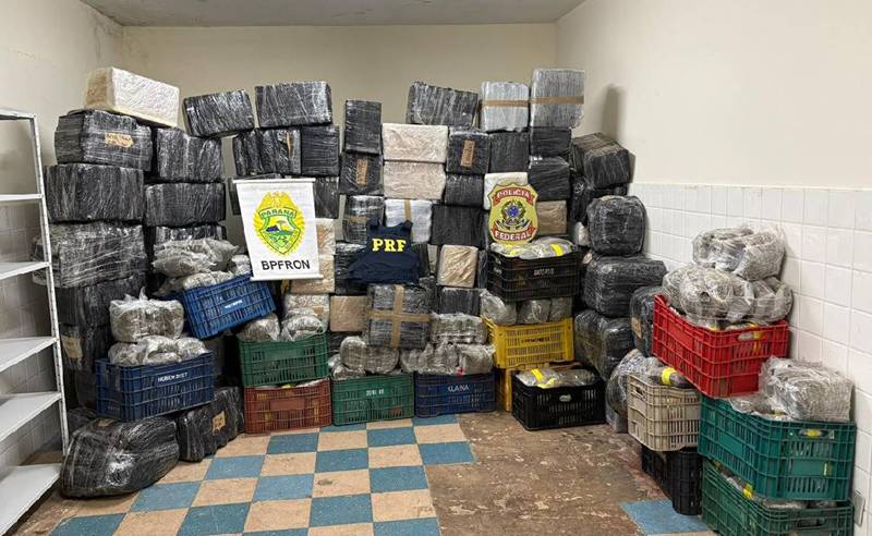 Duas toneladas de maconha prensada escondidas em carga de alho são apreendidas