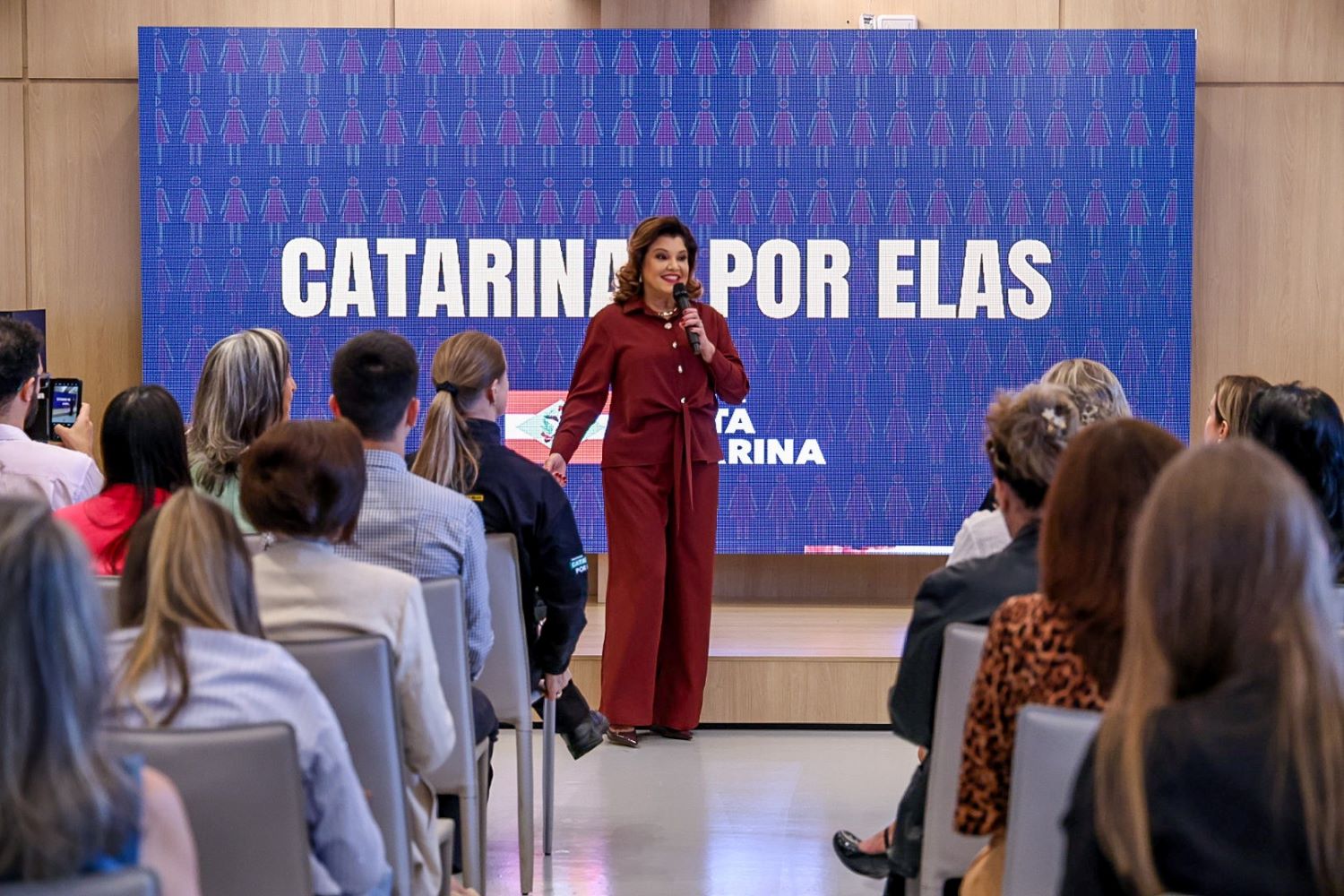 Em Chapecó, vice-governadora reforça importância do apoio da sociedade civil organizada para o enfrentamento da violência contra as mulheres