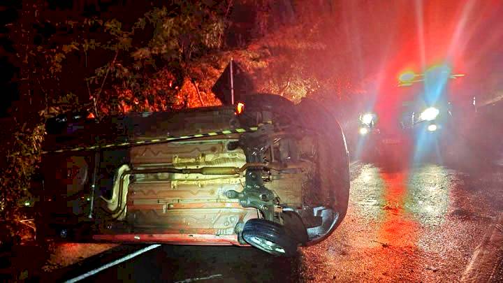 Menor é apreendida com 130 kg de maconha após carro bater em barranco na SC-305
