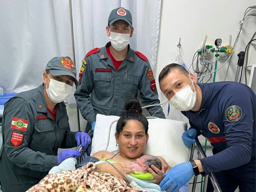 A cada quatro dias, um bebê nasce nas mãos dos bombeiros militares em Santa Catarina