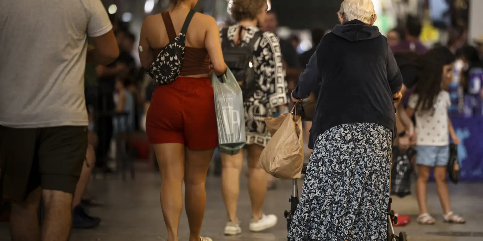 Corte amplo de gastos públicos afetaria área social, dizem economistas