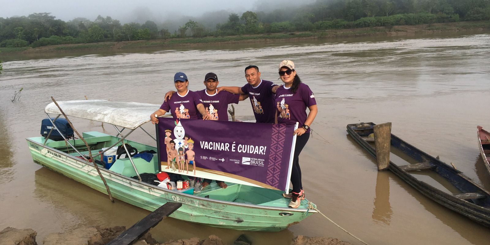 De barco, quadriciclo e até helicóptero: a corrida do SUS para levar vacinas a aldeias isoladas da Amazônia