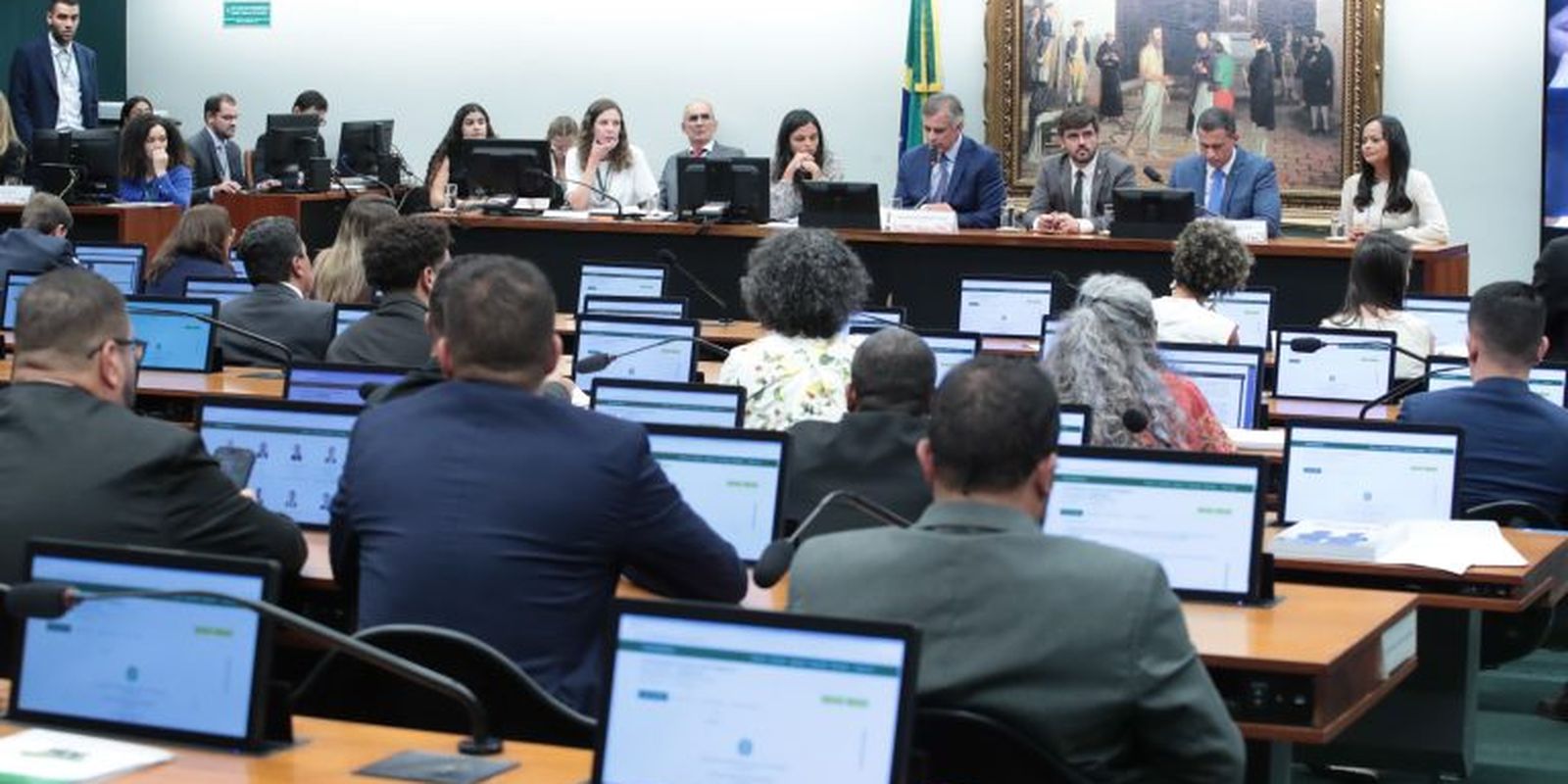 Redução da maioridade penal avança para votação em comissão na Câmara