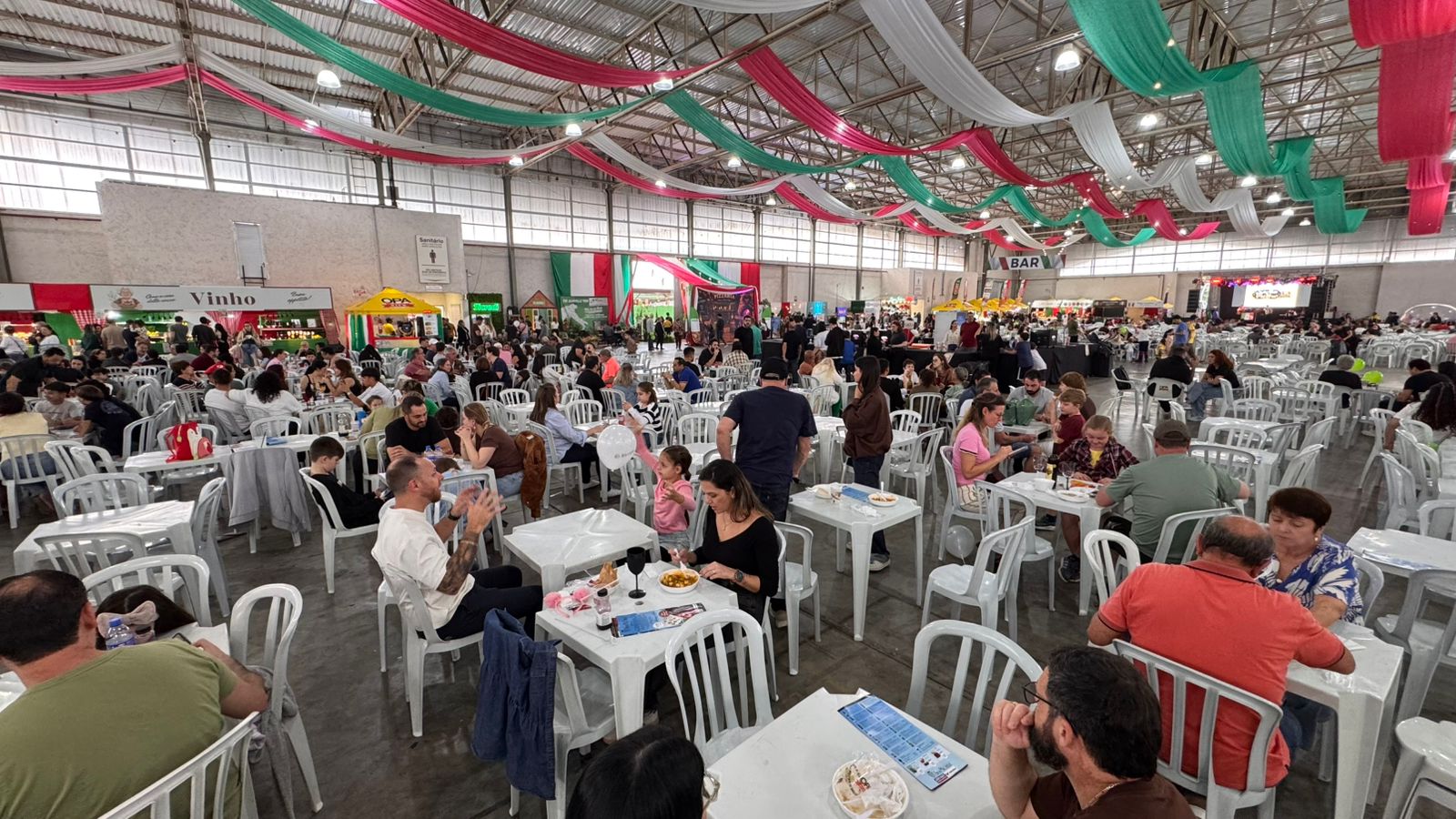 17ª Vinveneto chega ao último dia com desfile, gastronomia e tradições Italianas em Joinville