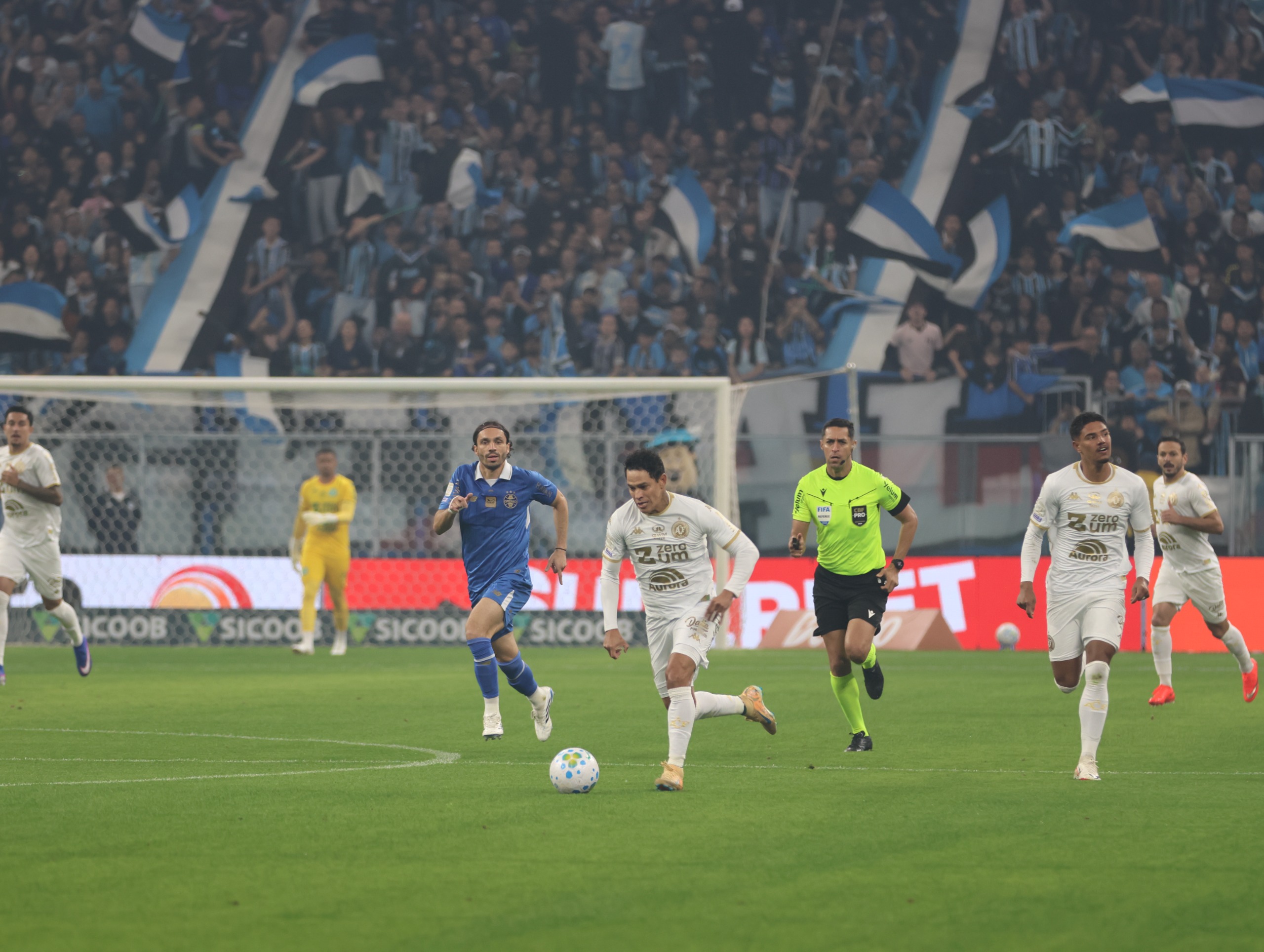 Chapecoense é superada pelo Grêmio no Brasileirão