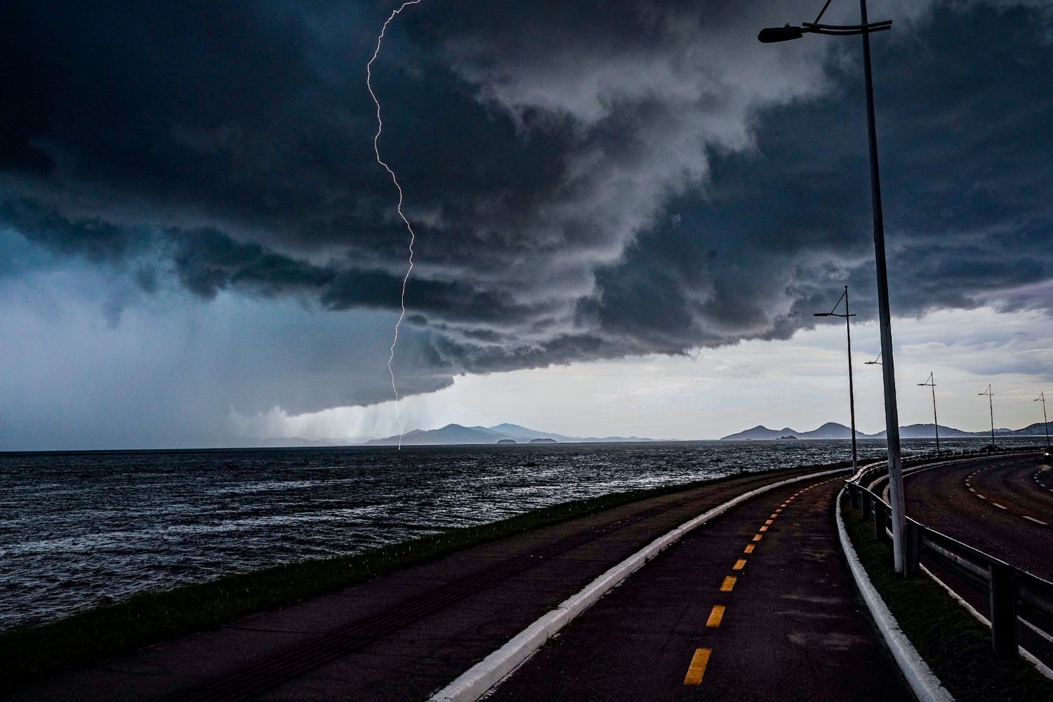 Frente fria traz chuva e risco de temporais isolados para Santa Catarina nesta semana
