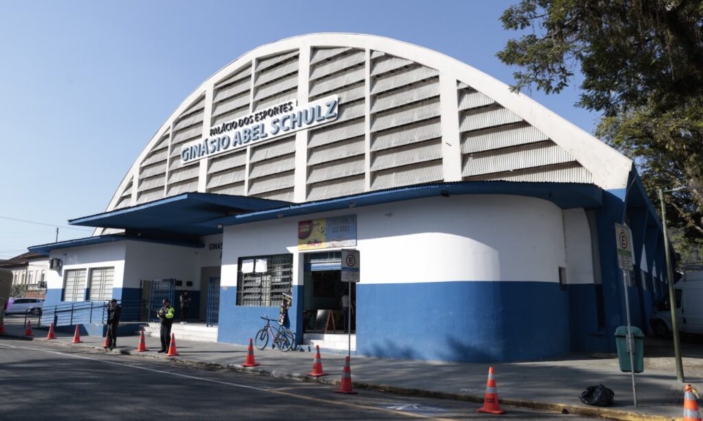 Ginásio Abel Schulz recebe título de patrimônio material de Joinville