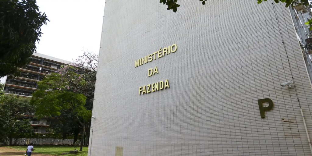 Governo reduz projeção do PIB para 2% em 2026 e 2,3% em 2027