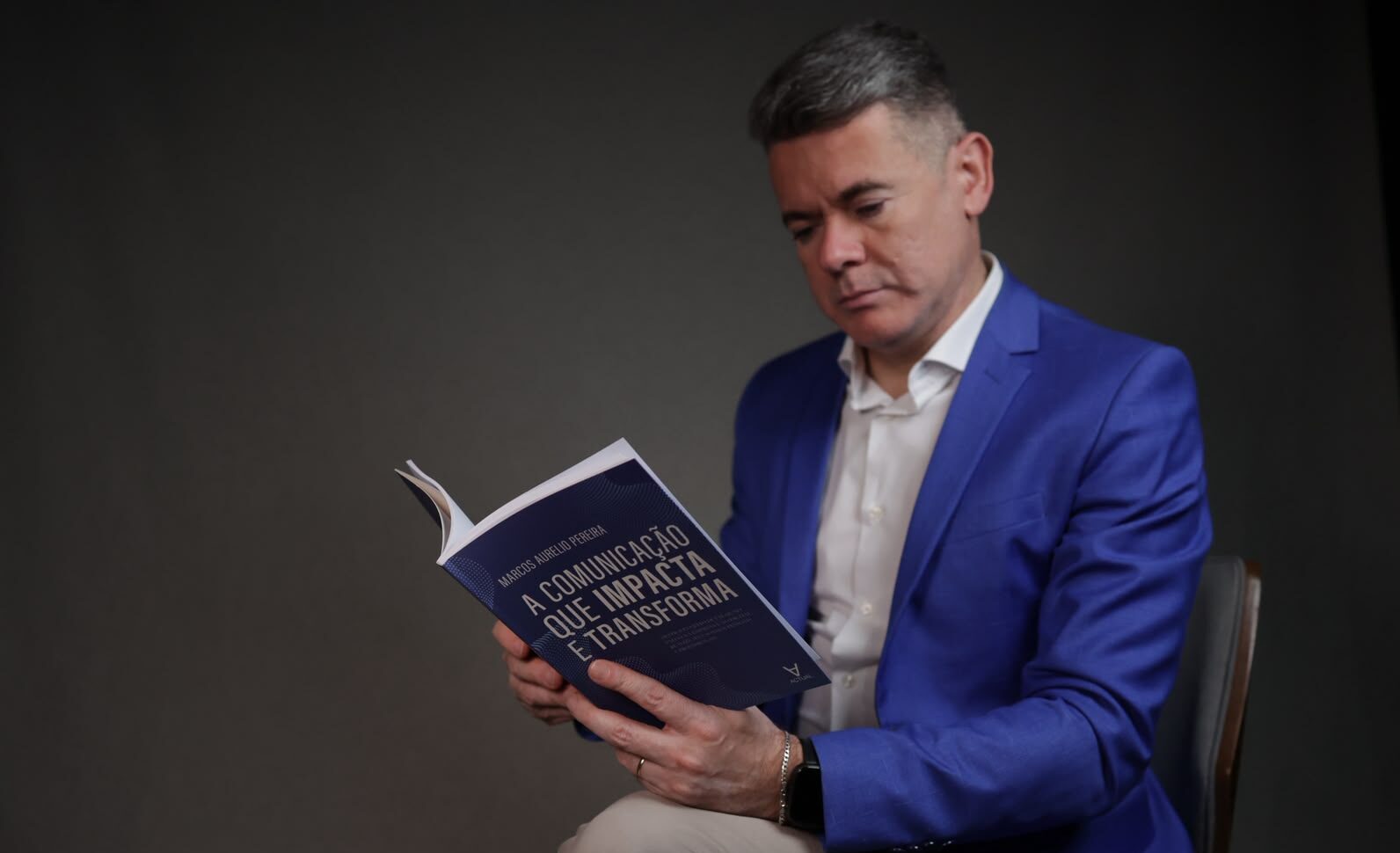 Jornalista Marcos Pereira lança livro com técnicas para vencer esse desafio