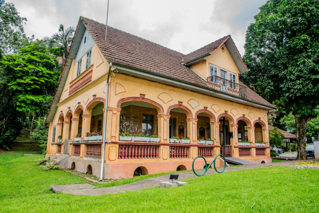 Pesquisadoras lançam livro sobre os 100 anos da Casa Krüger neste sábado (8/8)