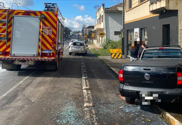Porto União: Pista escorregadia por óleo causa acidente no bairro Santa Rosa