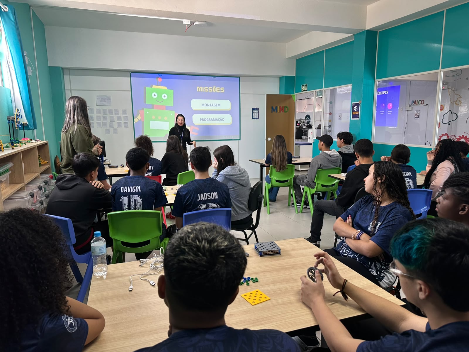 Robótica estimula criatividade e raciocínio lógico entre estudantes da rede municipal de São José