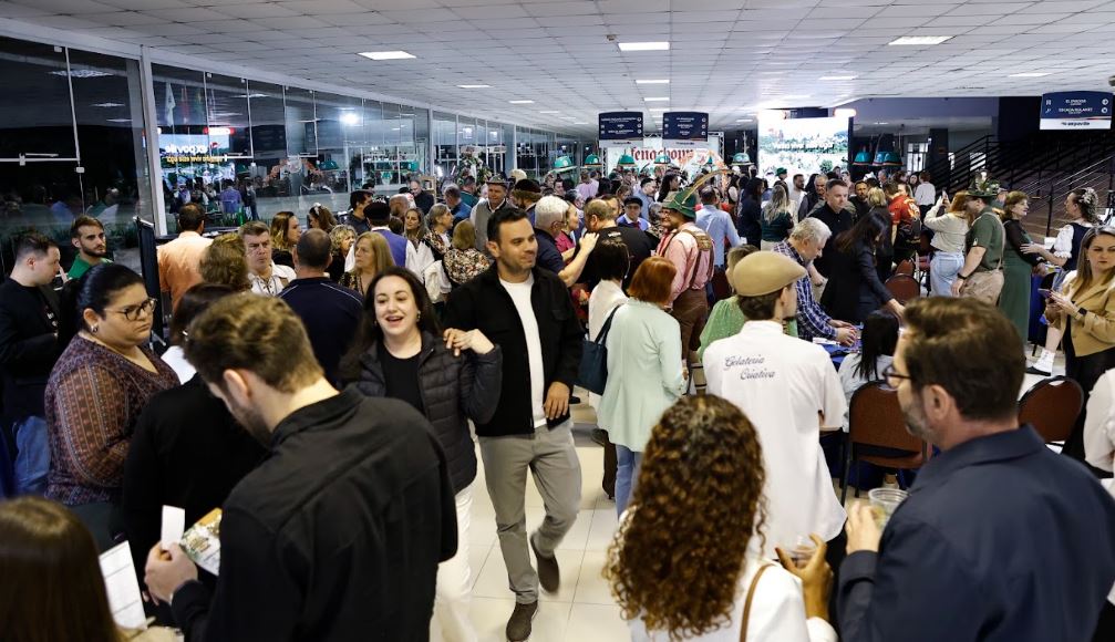 Fenachopp 2026 apresenta programação com mais de 40 bandas, 30 opções de gastronomia, 20 tipos de chope e estrutura inédita