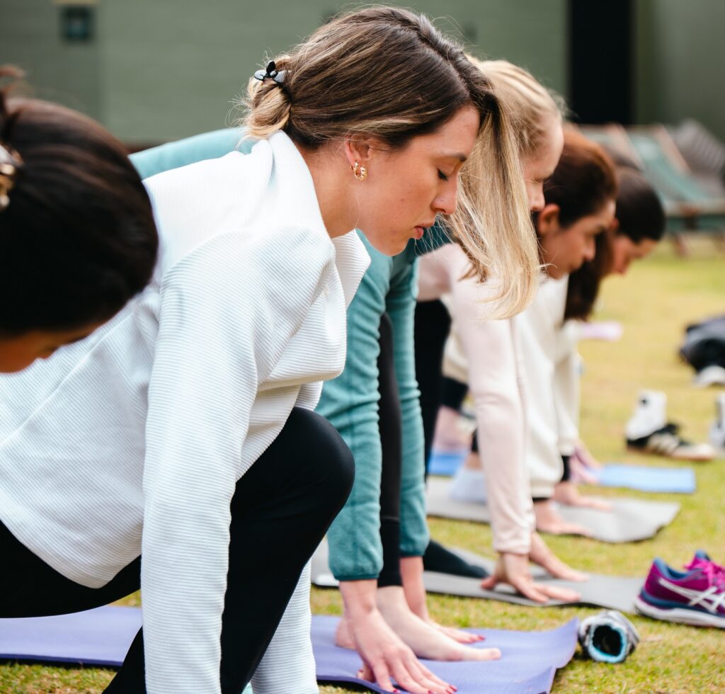 Oficina de trama, yoga e recreação infantil movimentam Paraíso das Araucárias em setembro